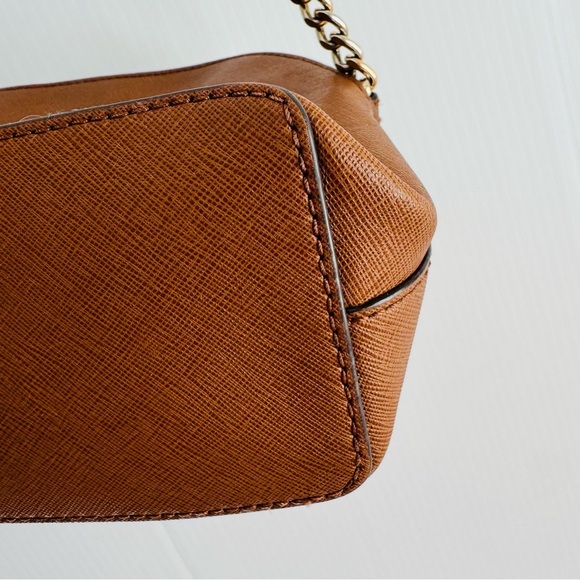 Michael Kors Tan Crossbody Bag with Gold Chain - Picture 9 of 16